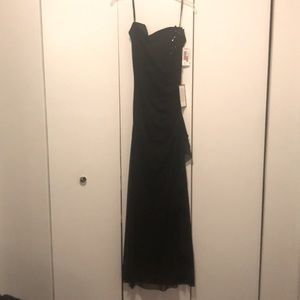 Formal gown/party/wedding guest dress